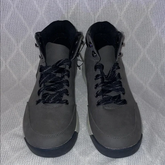 NWT Men's Size 10.5 Gray High-Top Sneakers. - Picture 2 of 7